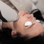 Фототерапія акне / постакне — процедура у косметолога крупним планом